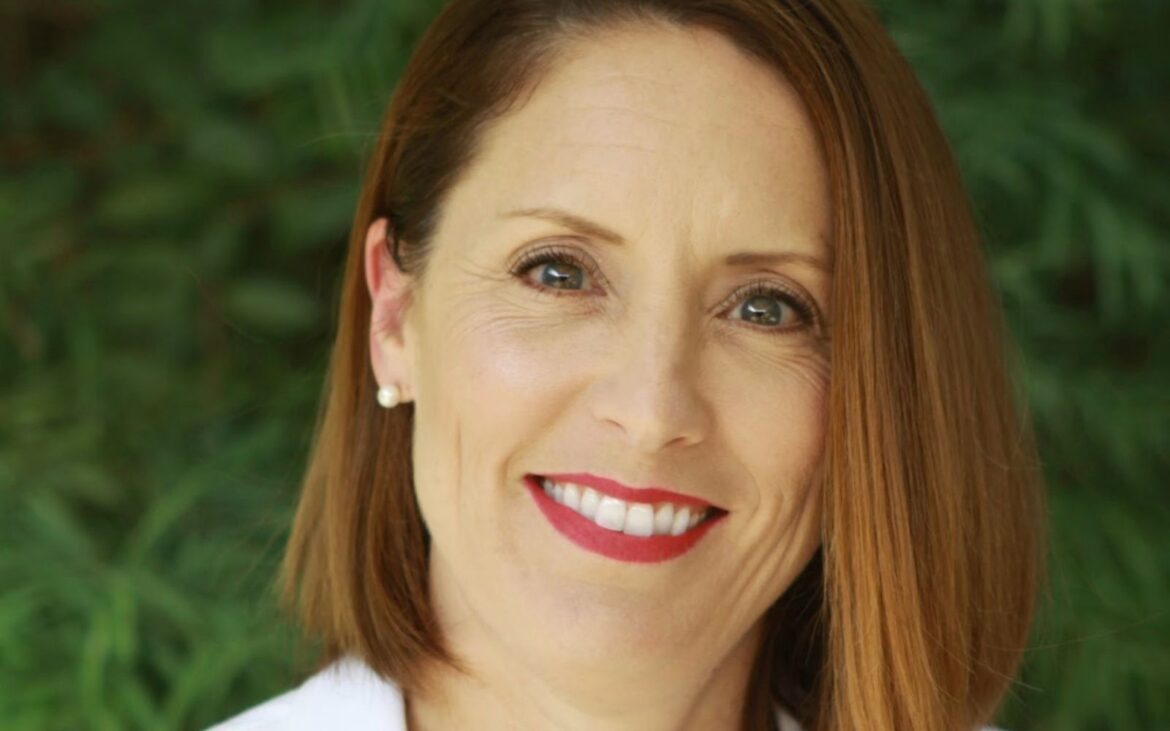 Conni Medina of Clarity Consulting: How To Successfully Ride The Emotional Highs & Lows Of Being An Entrepreneur