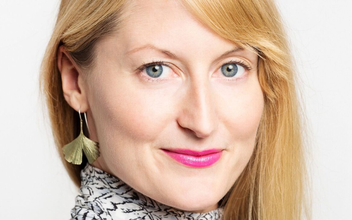 Jennifer Lapka Jennifer Lapka of Rightfully Sewn: How To Successfully Ride The Emotional Highs & Lows Of Being An Entrepreneur