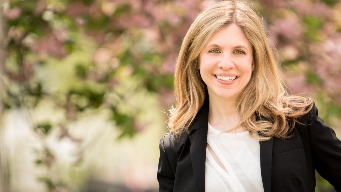 Mary Clavieres Mary Clavieres of Brief Transitions: How To Successfully Ride The Emotional Highs & Lows Of Being An Entrepreneur