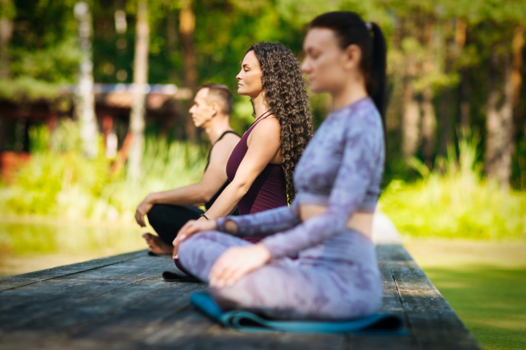 7 Morning Breathing Exercises to Boost Energy and Productivity • Yoga Basics