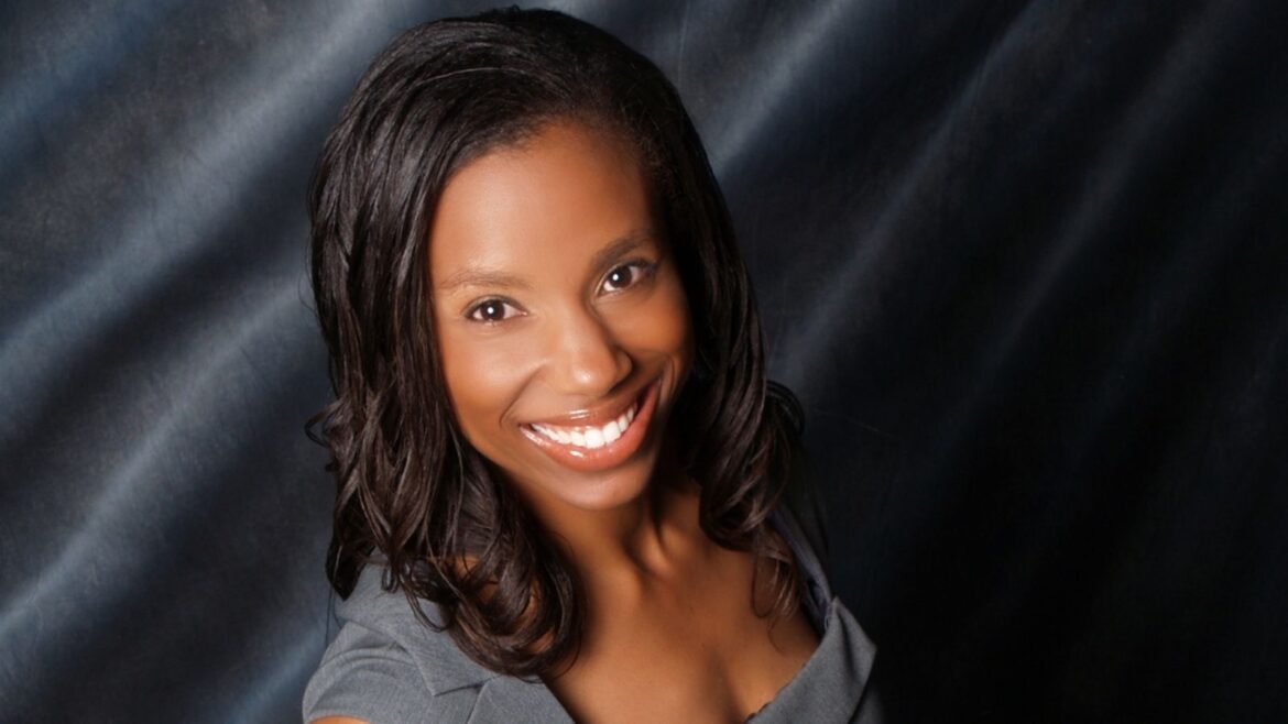 Cassandra D Freeman of Thoughtful Inspirations: How To Successfully Ride The Emotional Highs & Lows Of Being An Entrepreneur