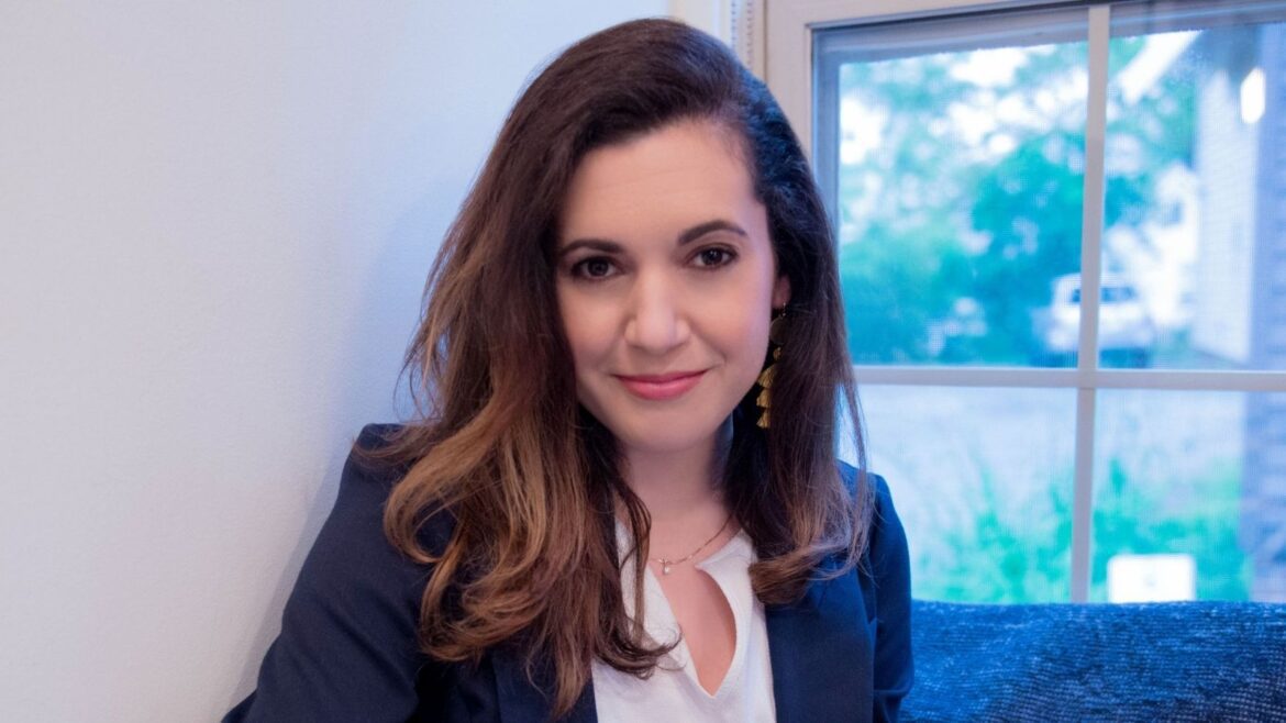 Cassandra D’Alessio of Next Page Brand Strategies: How To Successfully Ride The Emotional Highs & Lows Of Being An Entrepreneur