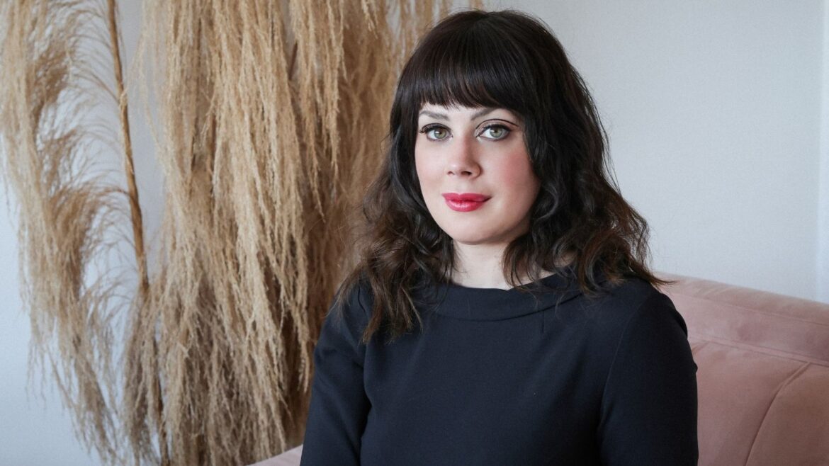 Lauralee Sheehan Of Digital 55: How To Successfully Ride The Emotional Highs & Lows Of Being An Entrepreneur