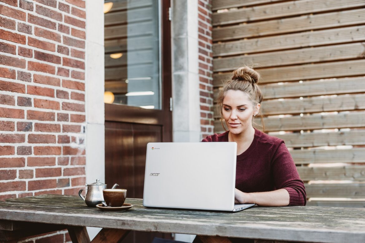 anete-lusina–4Wi_ii6StY-unsplash (1) online health coach
