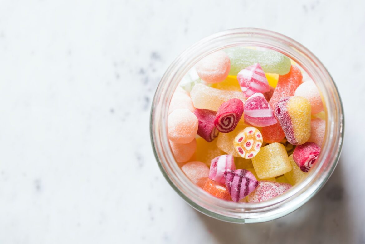 joanna-kosinska–ayOfwsd9mY-unsplash keto candy